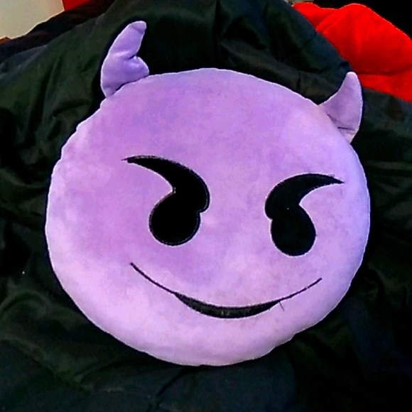 Emoji purple devel pillow - Picture 1 of 3